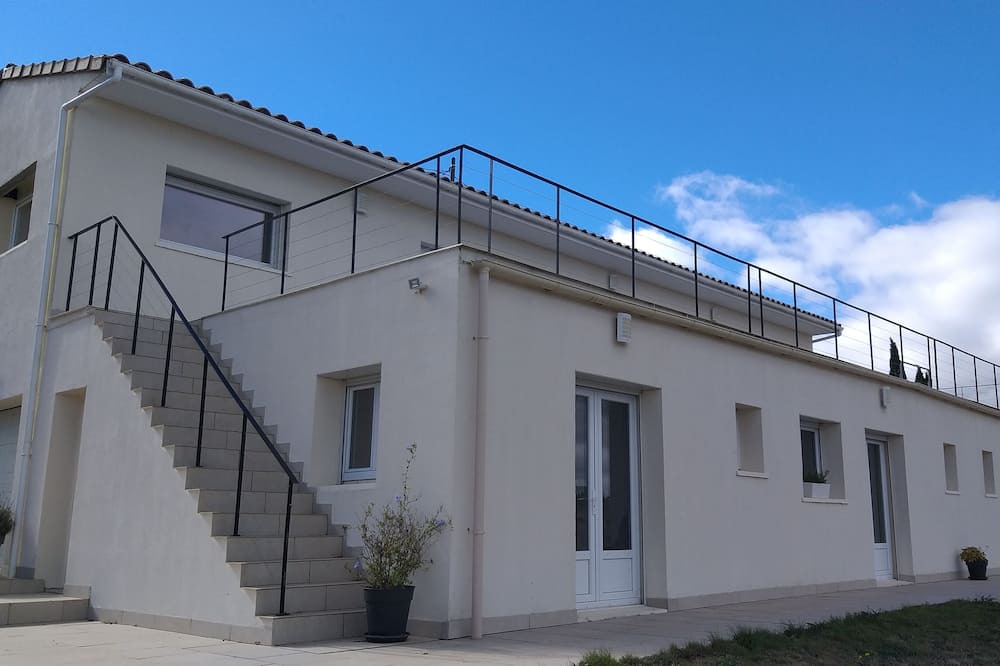 Photo of Outdoor in Montirat