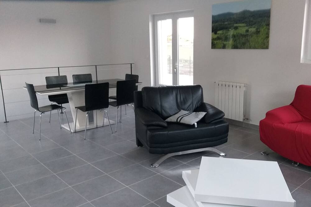 Photo of Livingroom in Montirat