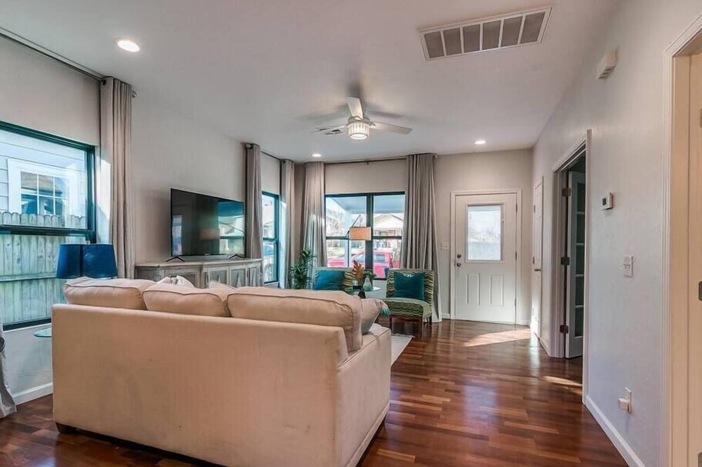 Photo of Livingroom in Guthrie