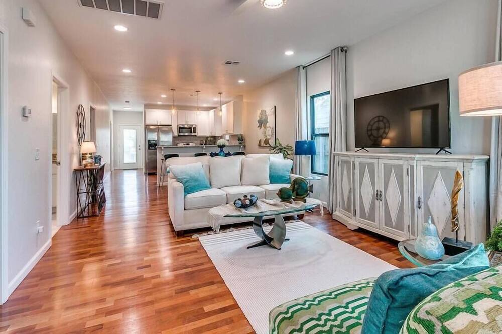 Photo of Livingroom in Guthrie