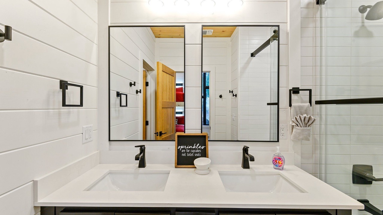 Photo of Bathroom in Hochatown