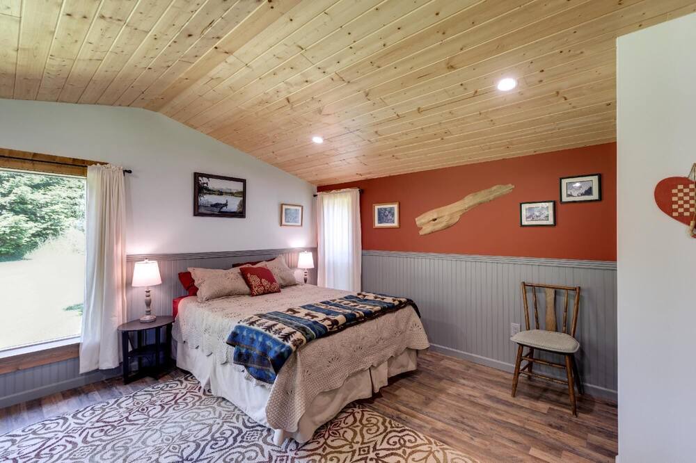 Photo of Bedroom in Maple Falls