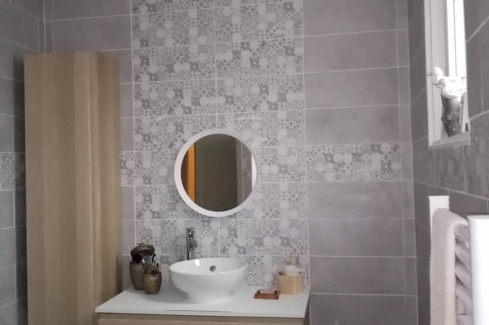 Photo of Bathroom in Givet