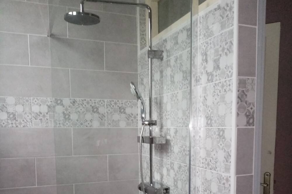 Photo of Bathroom in Givet