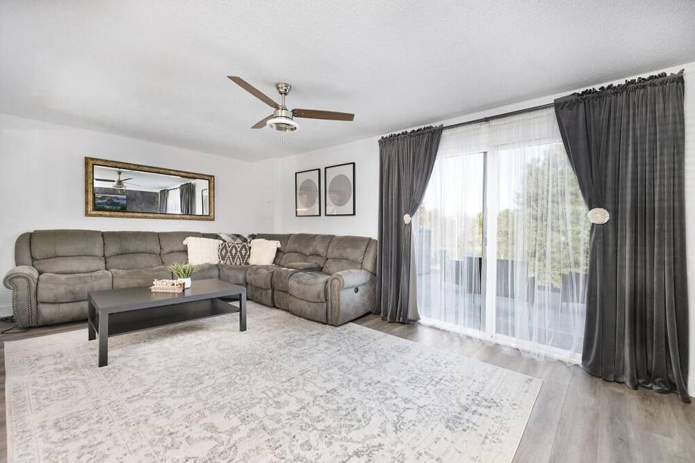 Photo of Livingroom in Pineville