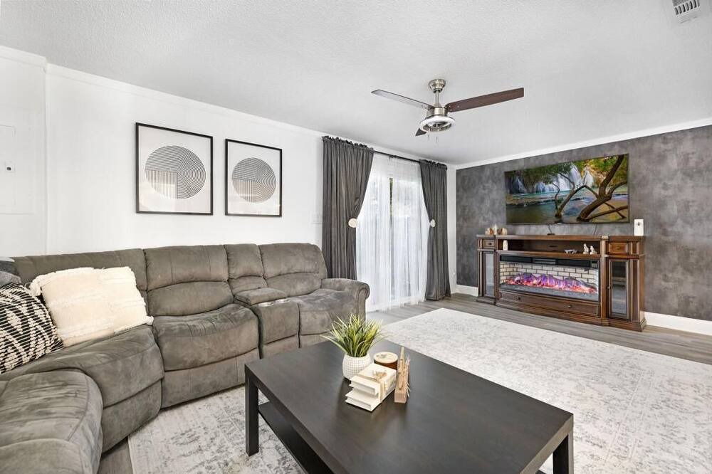 Photo of Livingroom in Pineville