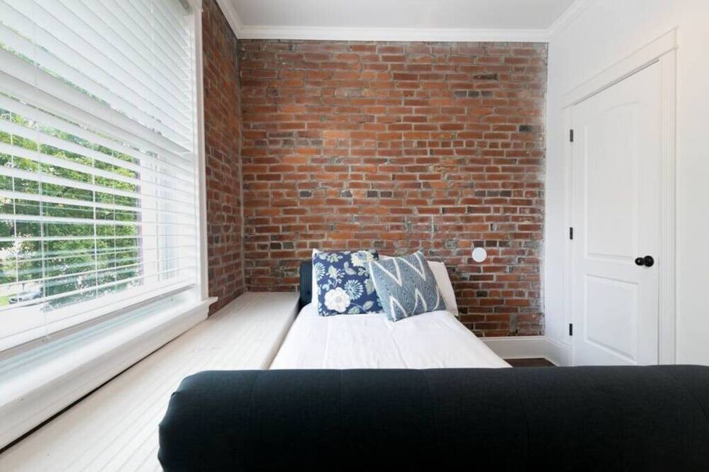 Photo of Bedroom in Shaw