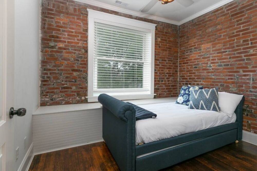 Photo of Bedroom in Shaw
