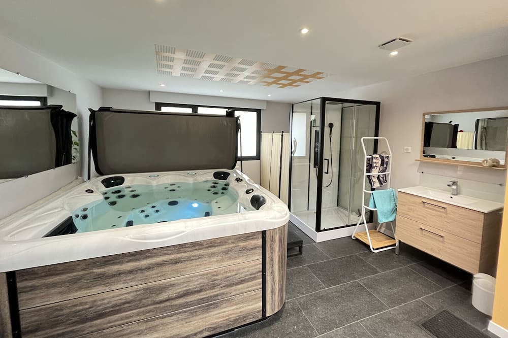 Photo of Bathroom in Le Mans