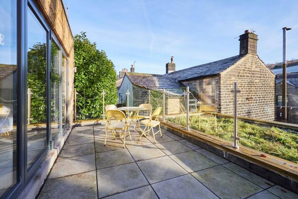 Photo of Others in Holmbridge