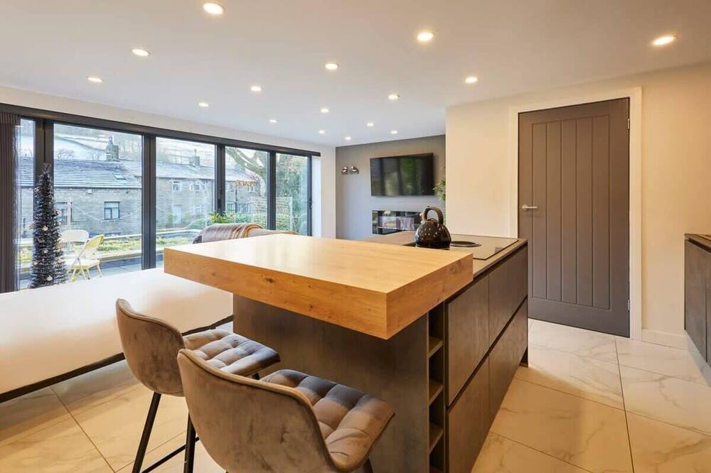 Photo of Others in Holmbridge