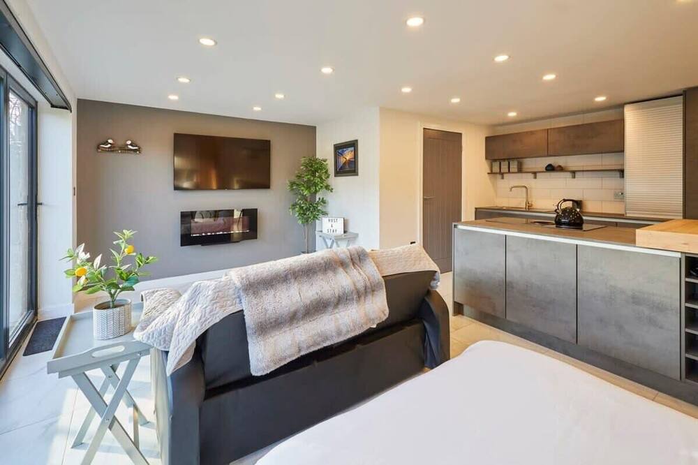 Photo of Others in Holmbridge