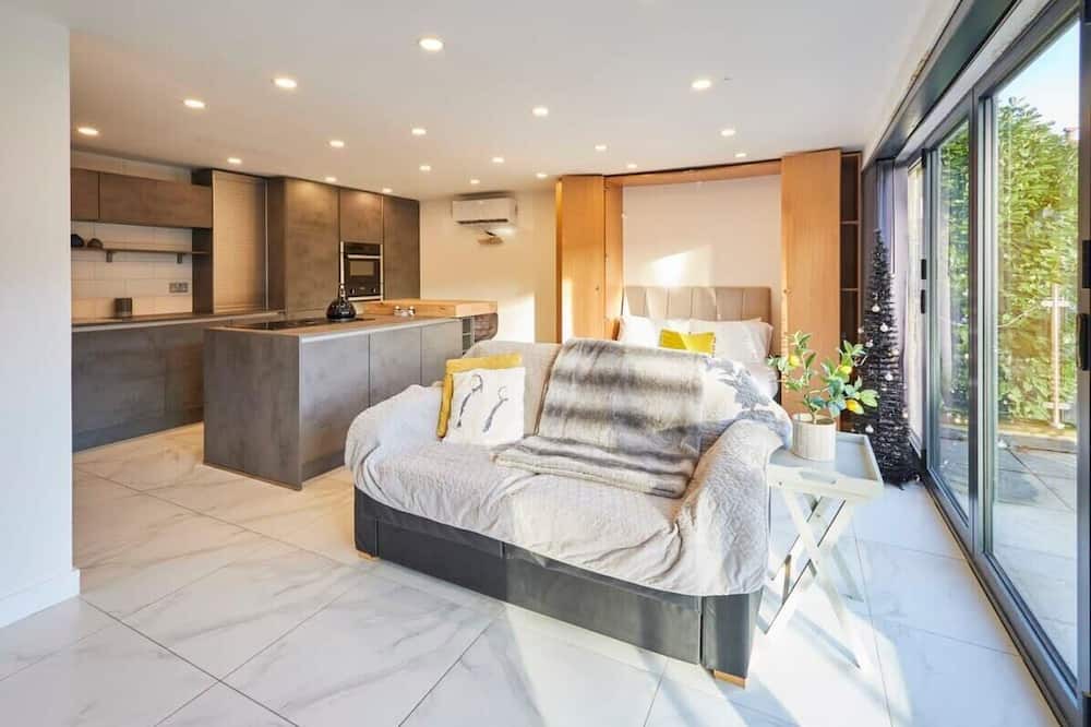 Photo of Others in Holmbridge