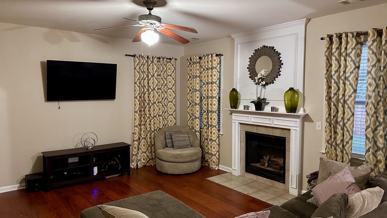 Photo of Livingroom in Canton