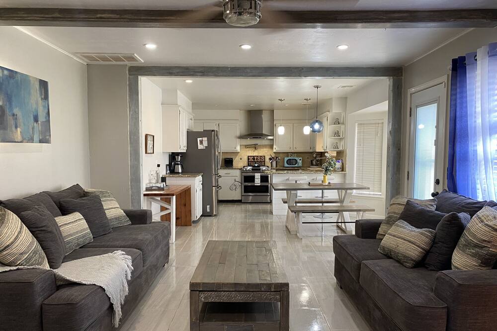 Photo of Livingroom in Moore