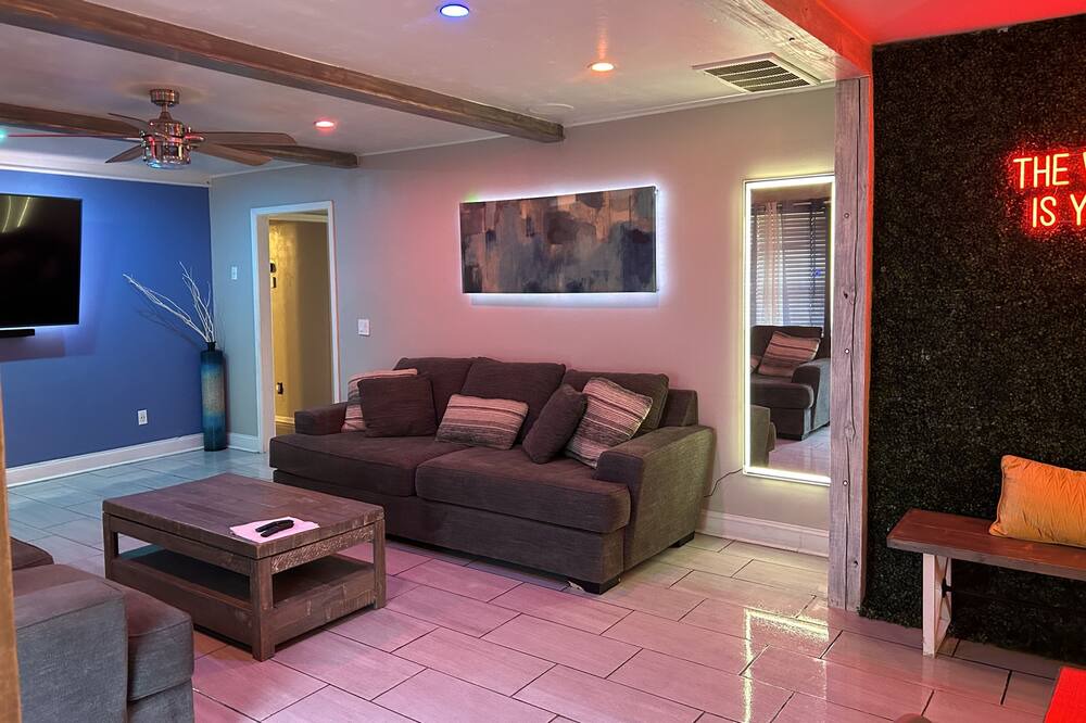 Photo of Livingroom in Moore