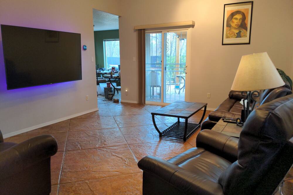 Photo of Livingroom in Alamedan Valley