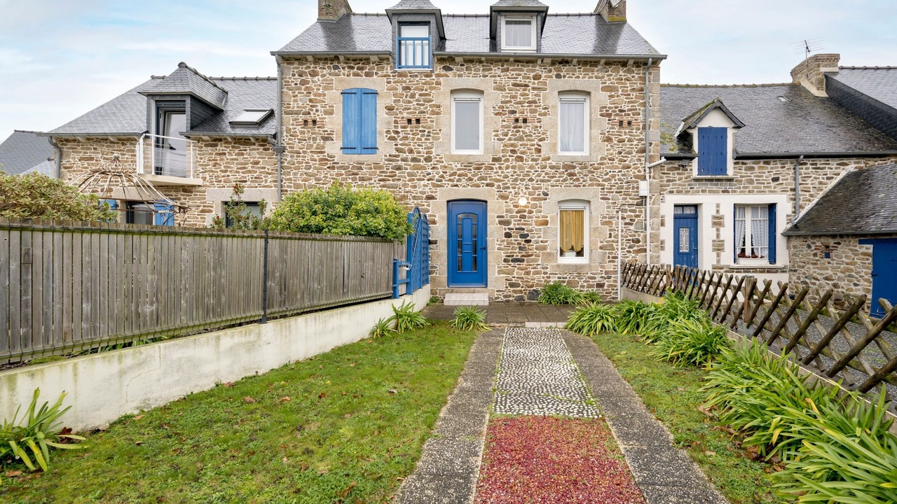 Photo of Others in Pommeret