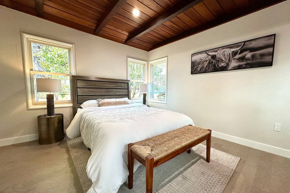 Photo of Bedroom in Merriewood