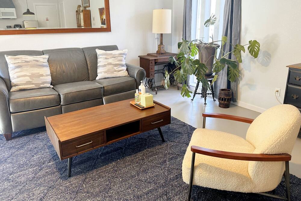 Photo of Livingroom in Central Oklahoma City