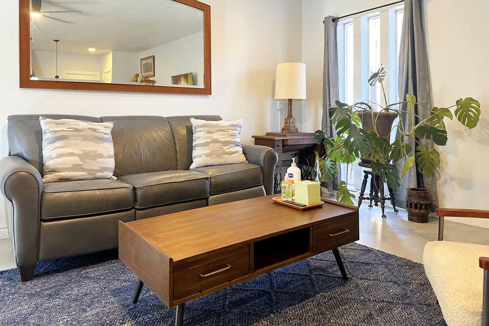 Photo of Livingroom in Central Oklahoma City
