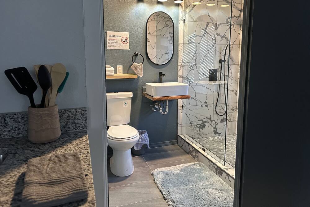 Photo of Bathroom in Central Oklahoma City