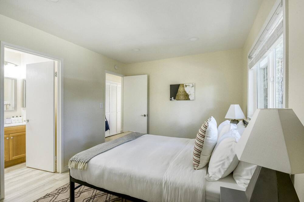 Photo of Bedroom in Fremont