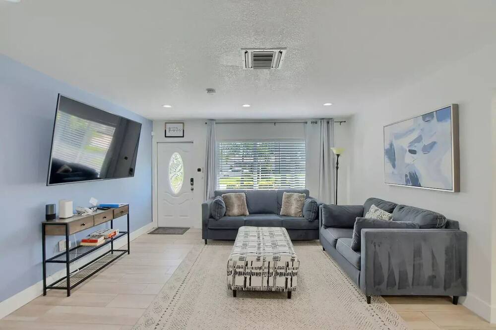 Photo of Livingroom in Central Corals