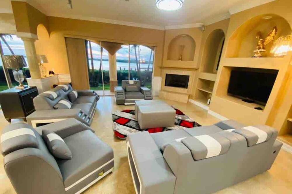 Photo of Livingroom in Cocoa Beach