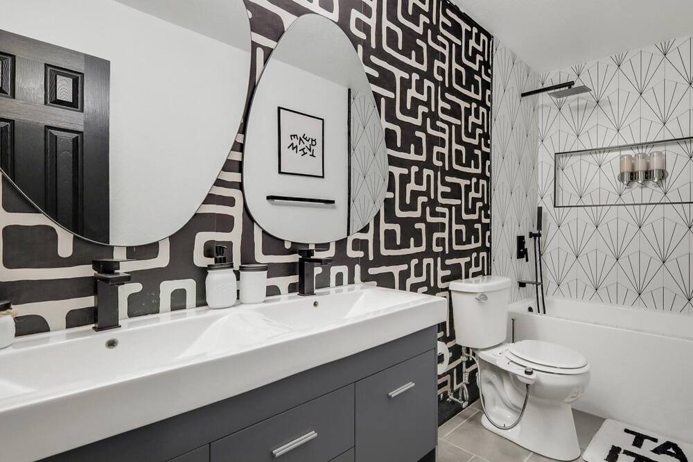 Photo of Bathroom in North Central Carrollton