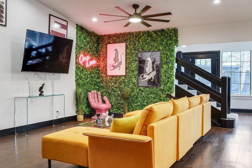 Photo of Livingroom in North Central Carrollton