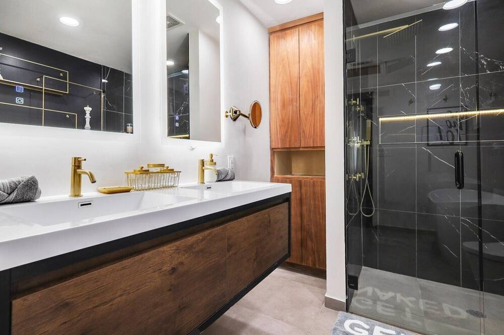 Photo of Bathroom in North Central Carrollton