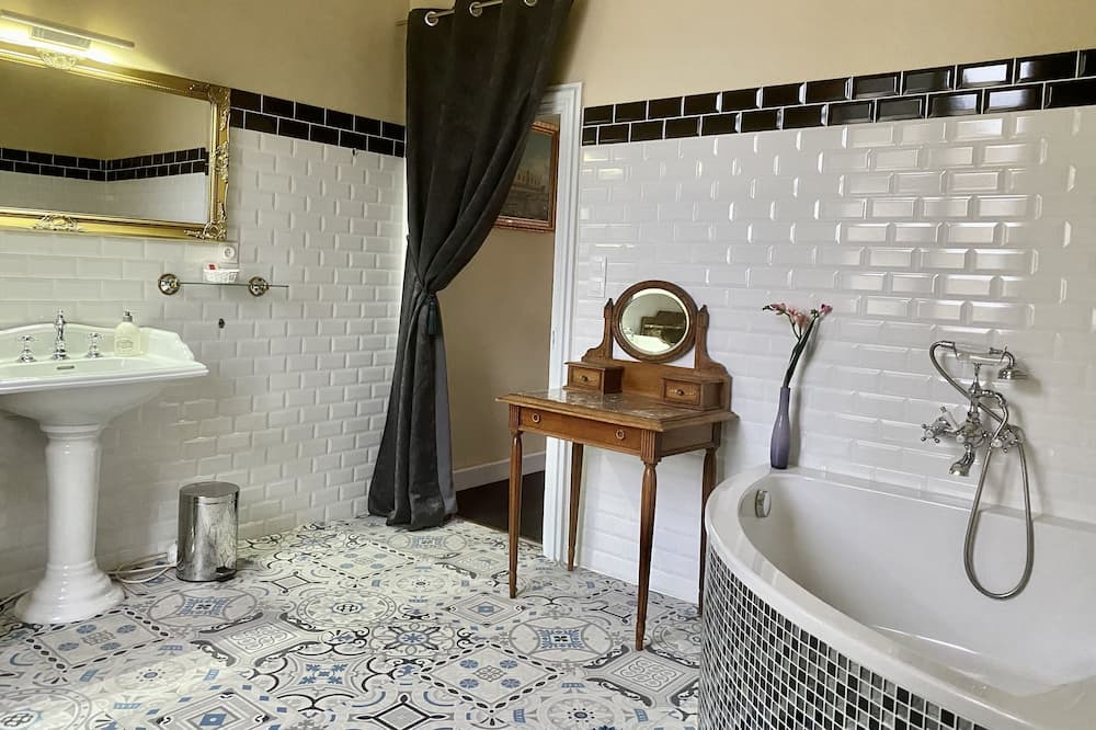 Photo of Bathroom in Appenai-sous-Belleme