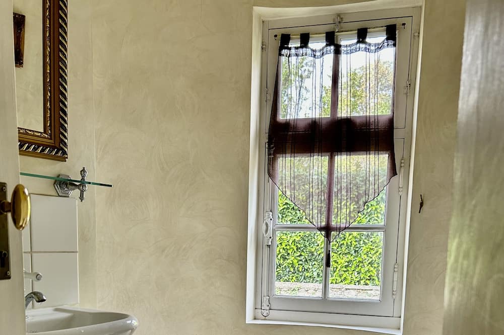 Photo of Bathroom in Appenai-sous-Belleme