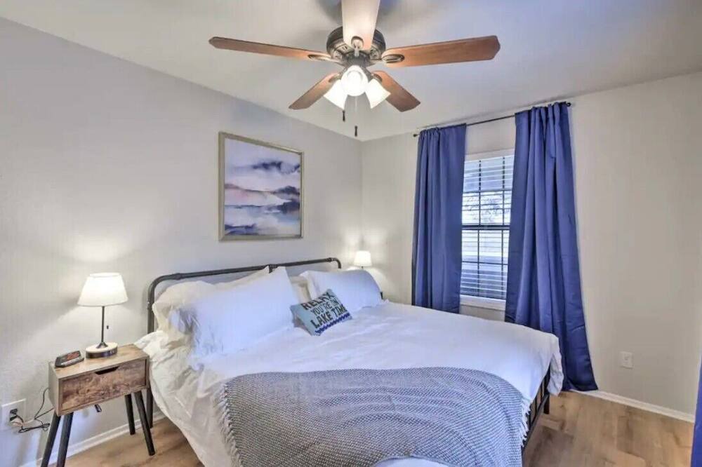 Photo of Bedroom in Lake Brownwood