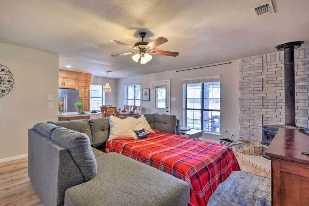 Photo of Bedroom in Lake Brownwood