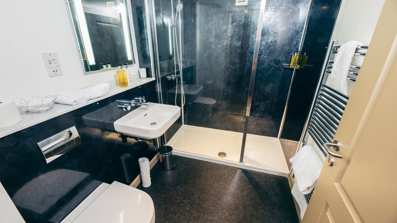 Photo of Bathroom in Eye