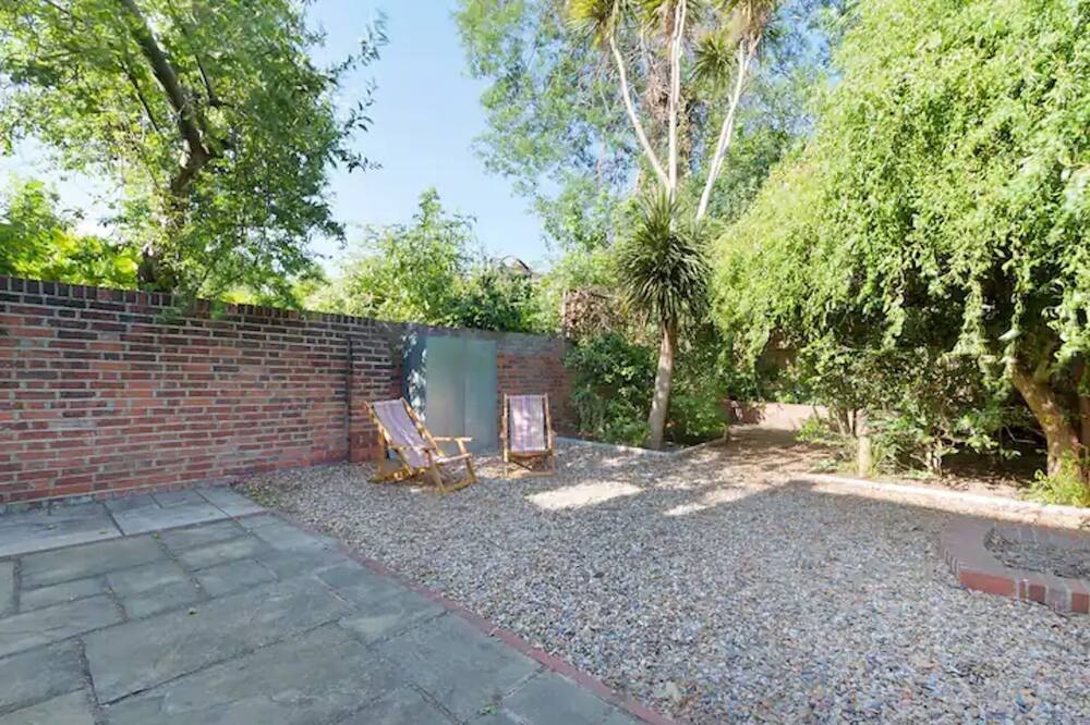 Photo of Outdoor in North Kensington