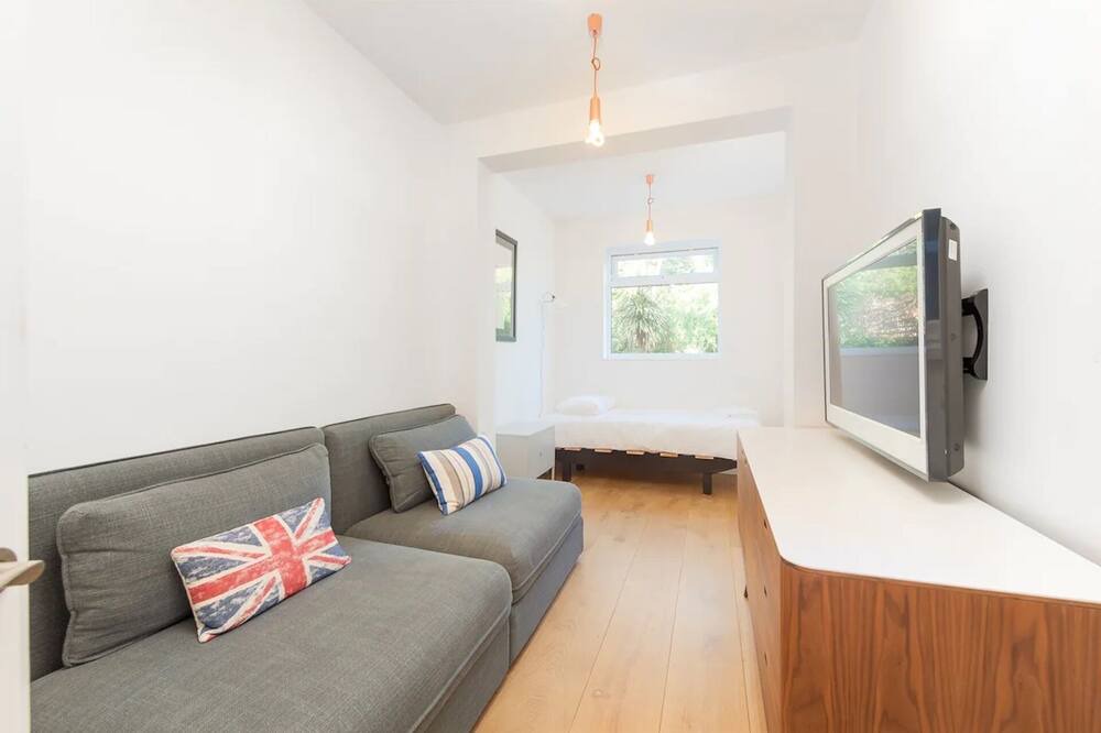 Photo of Livingroom in North Kensington