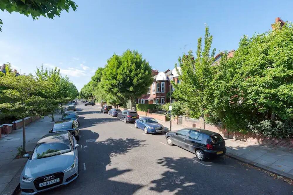 Photo of Outdoor in North Kensington