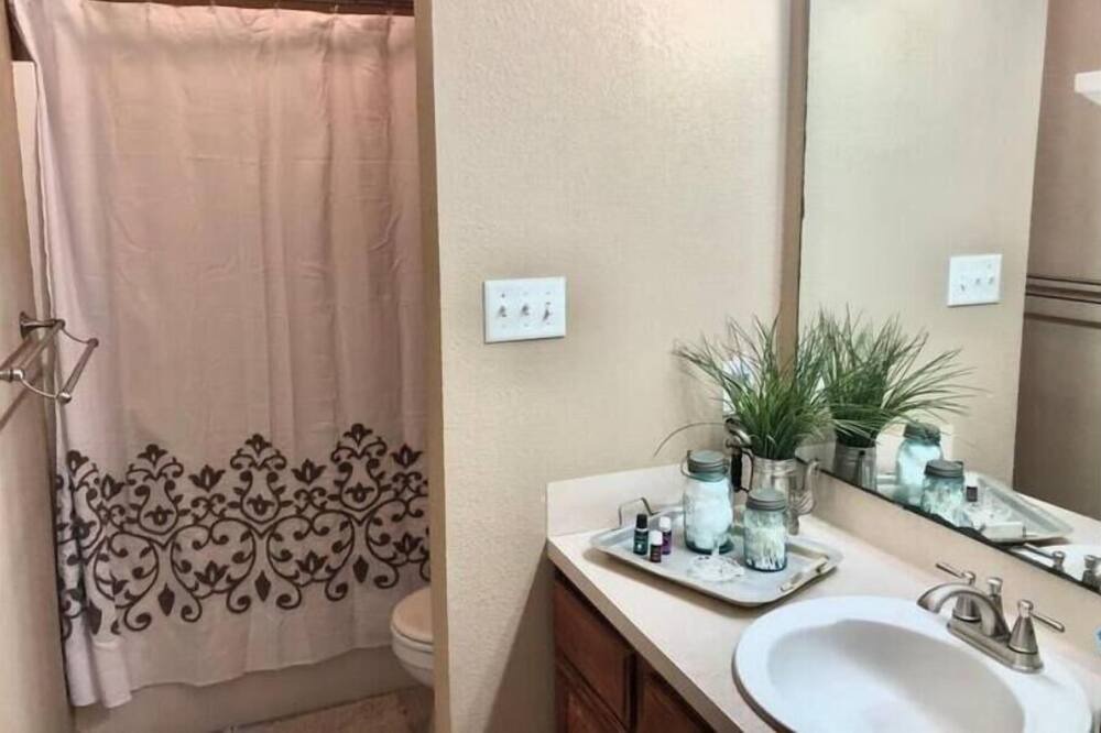Photo of Bathroom in Southwood Valley