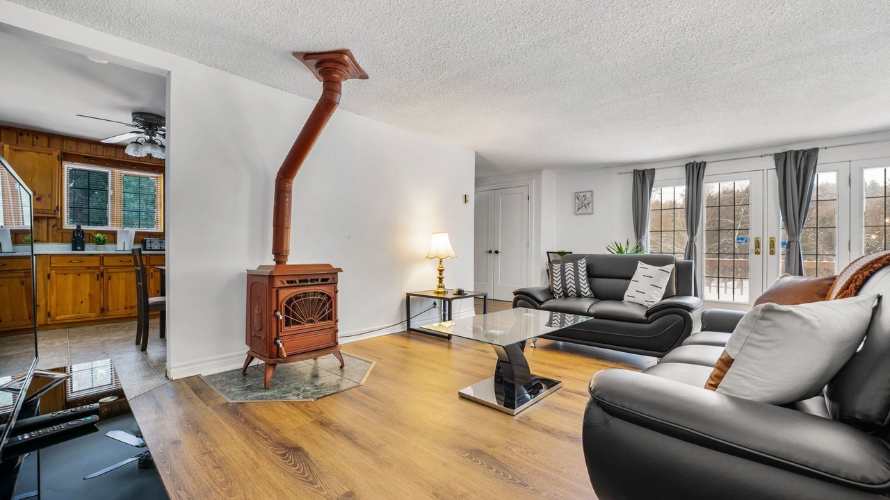 Photo of Livingroom in Caledon