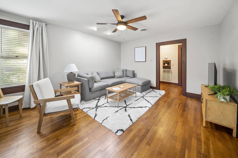 Photo of Livingroom in Pineville