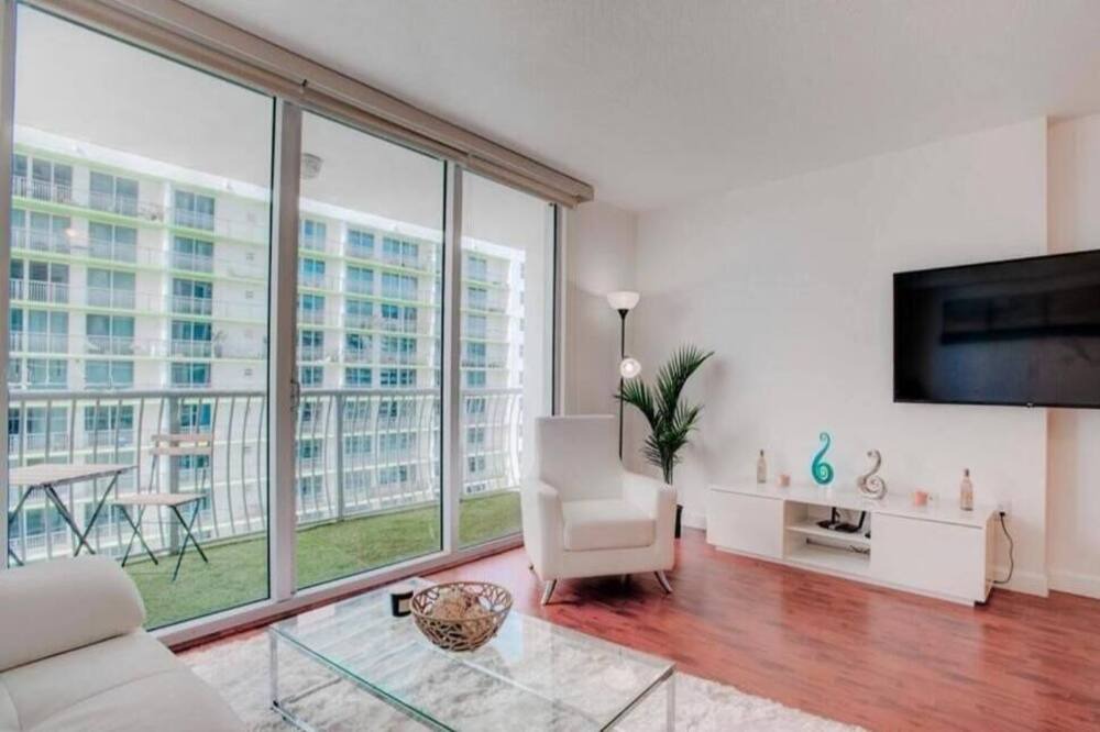 Photo of Livingroom in Surfside