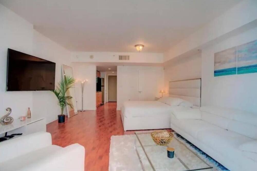 Photo of Livingroom in Surfside