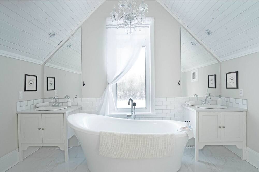 Photo of Bathroom in Niverville