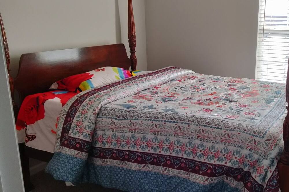 Photo of Bedroom in Lake St Louis