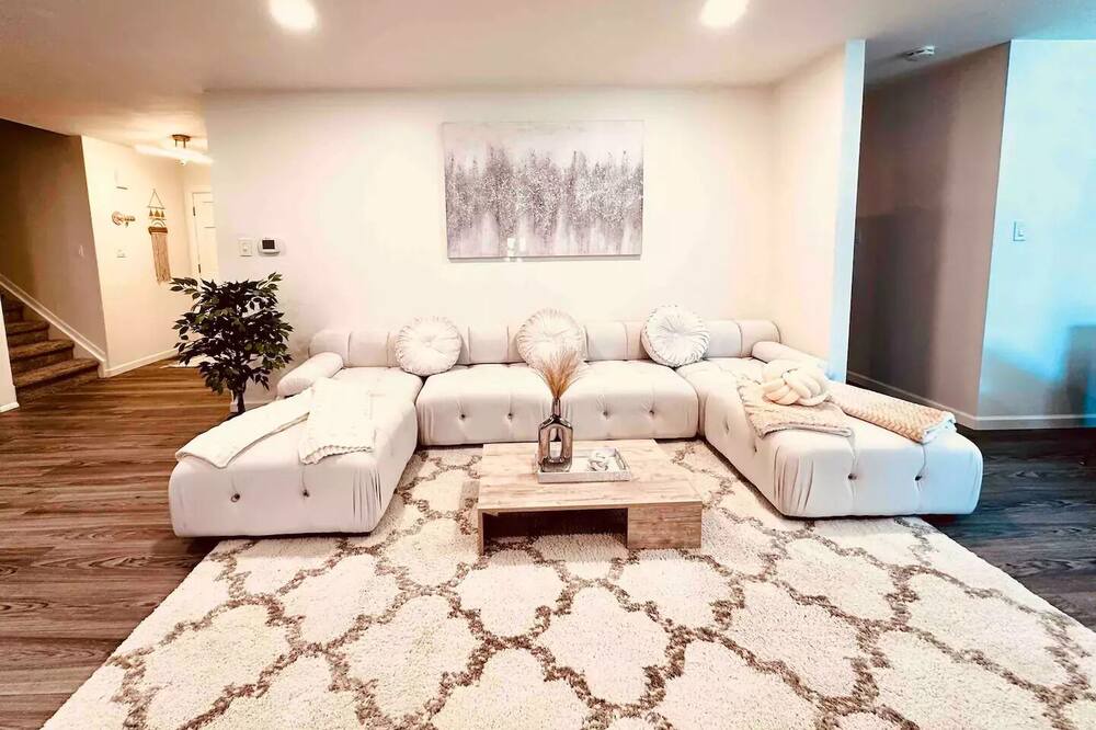 Photo of Livingroom in Castlewood