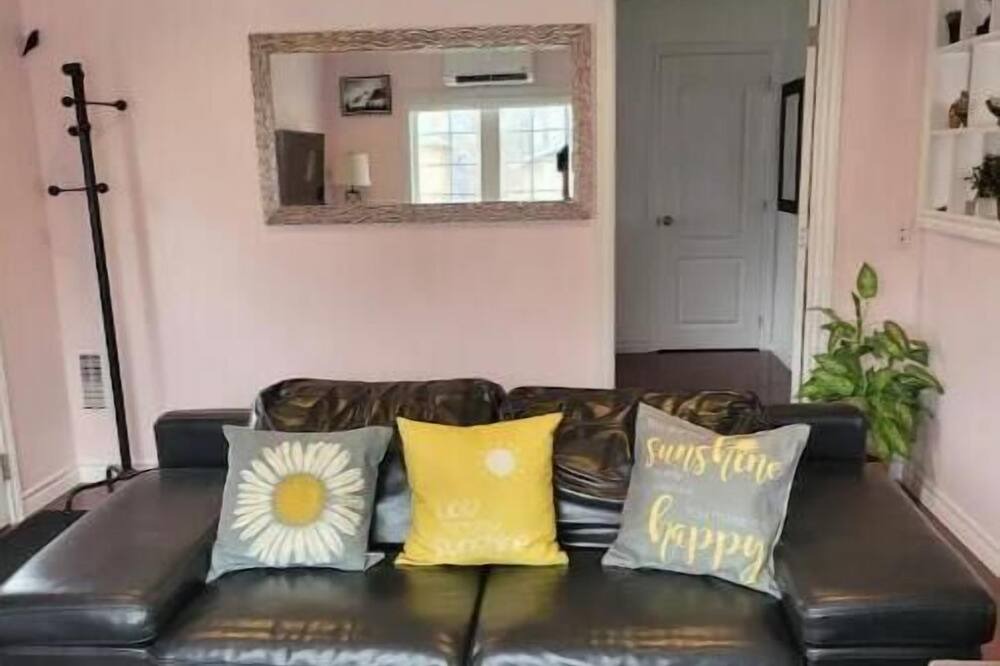 Photo of Livingroom in West Hill