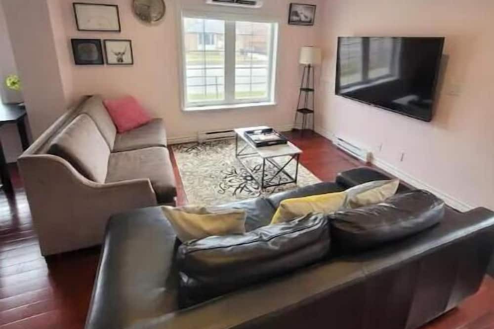 Photo of Livingroom in West Hill